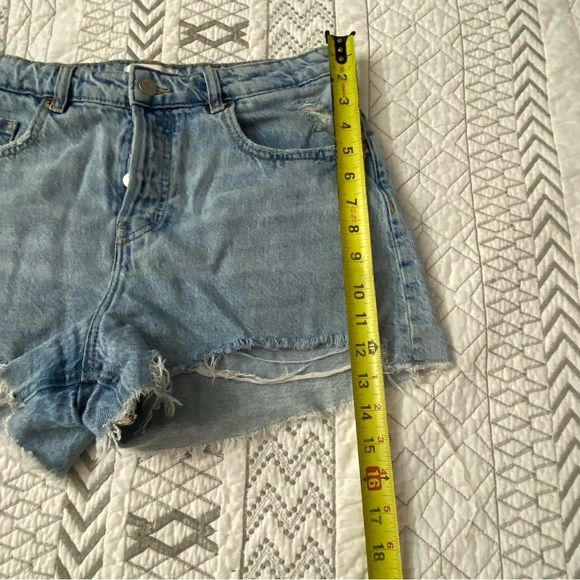 H&M Distressed Denim Women Shorts - Picture 7 of 7